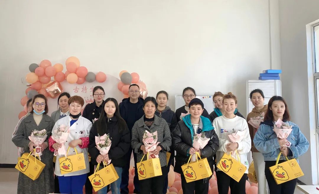 安徽古特生物科技有限公司于2022年3月8日组织开展了节日活动，公司全体女职工及特邀嘉宾—总经理秦永发先生在温馨愉快的氛围中共度女神节。