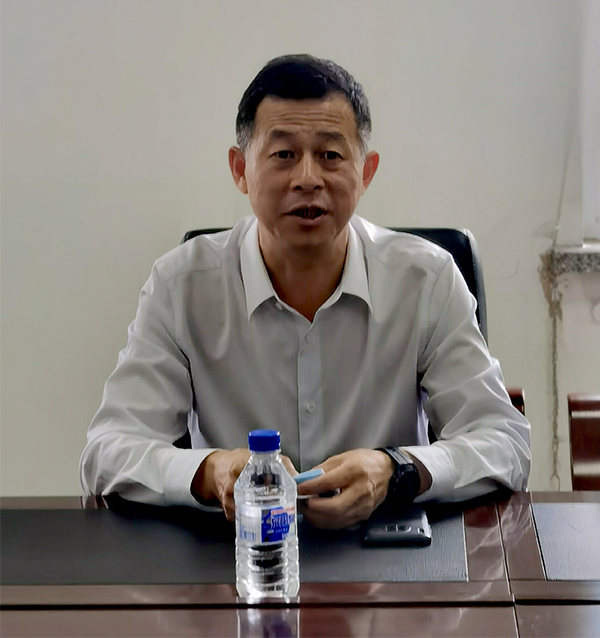 学校副校长金连海讲话